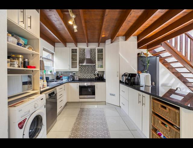 2 BEDROOM APARTMENT FOR SALE IN SUNNINGHILL